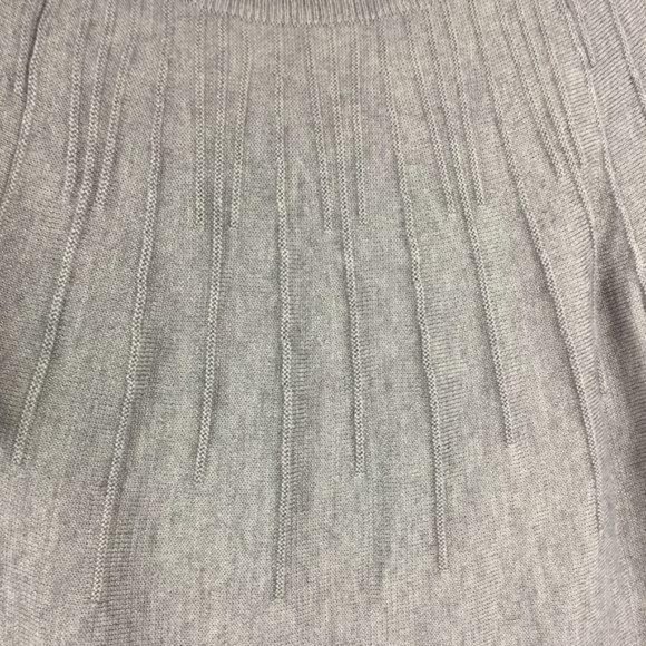 H&M GREY LIGHTWEIGHT WOMENS S/S KNIT SWEATER SIZE SMALL - Picture 3 of 6